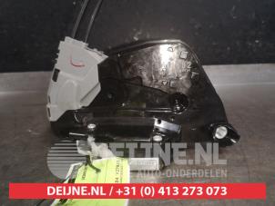Suzuki Swift Door lock mechanism 4-door, front left O569133 photo 2