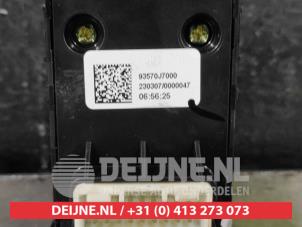 Kia XCeed Multi-functional window switch O569574 photo 3