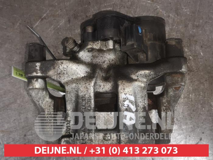 Mazda 3 Remklauw (Tang) rechts-achter O569624