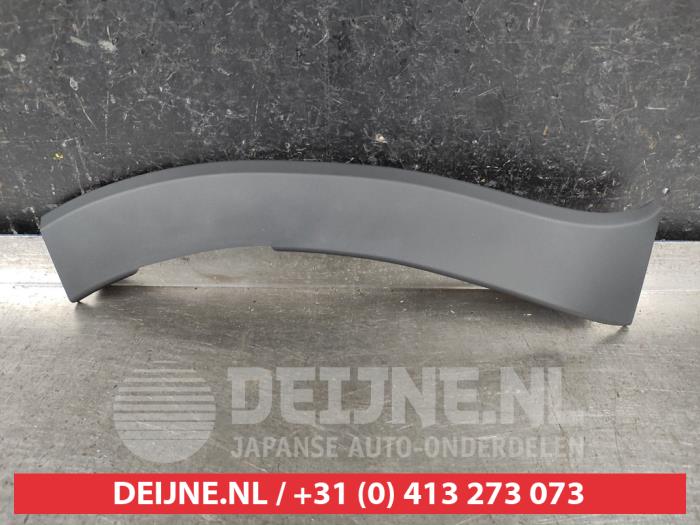 Suzuki Swift Bumperlijst links-achter O571177