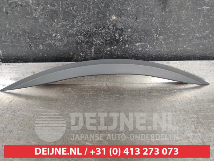 Suzuki Swift Portierlijst O571179
