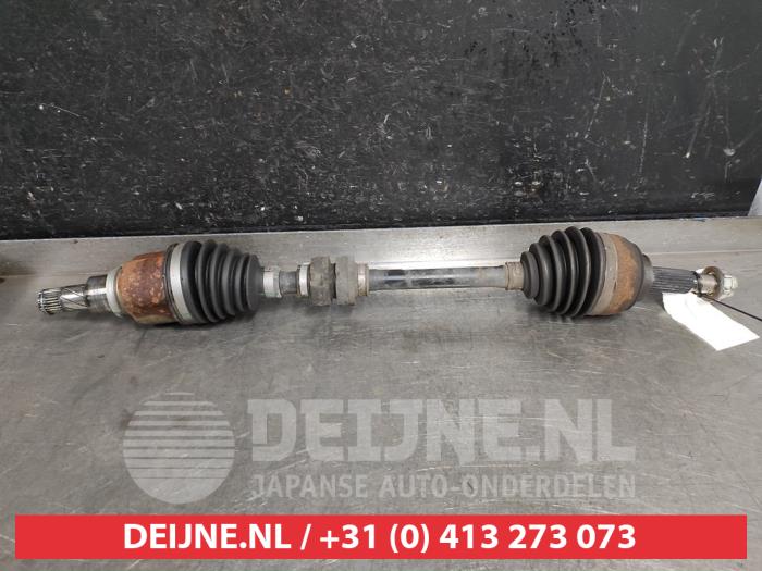 Nissan Micra Aandrijfas links-voor O571337