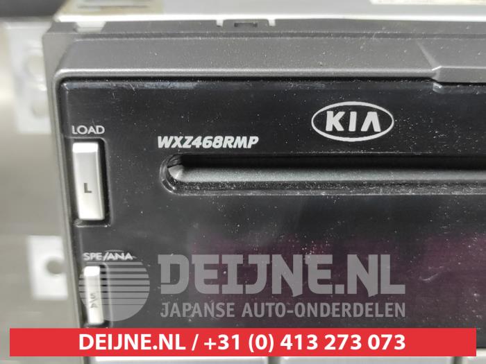 Radio van een Kia Sorento I (JC) 2.5 CRDi 16V VGT 2006