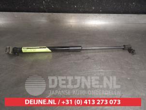 Gebruikte Gasdemper links-achter Hyundai i10 1.0 12V Prijs € 20,00 Margeregeling aangeboden door V.Deijne Jap.Auto-onderdelen BV