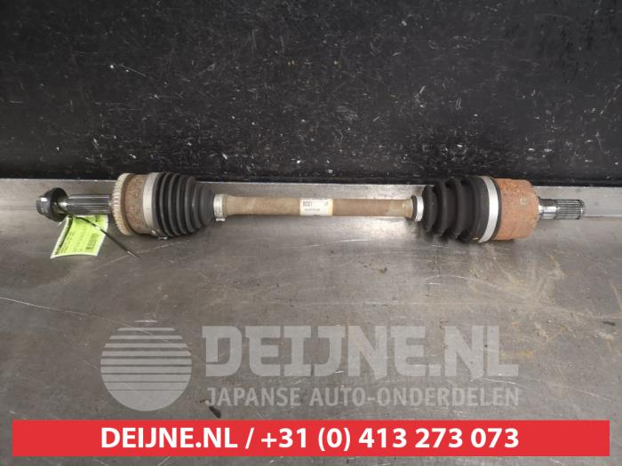 Gebruikte Aandrijfas links-voor Hyundai i10 1.0 12V Prijs € 100,00 Margeregeling aangeboden door V.Deijne Jap.Auto-onderdelen BV