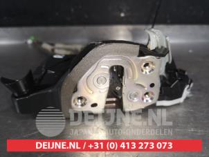 Toyota Aygo X Deurslot Mechaniek 4Deurs rechts-voor O572211 foto 2
