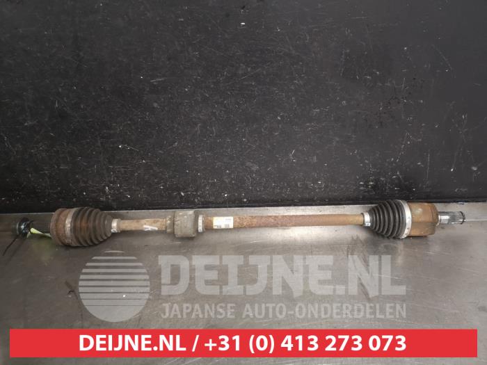 Gebruikte Aandrijfas rechts-voor Kia Rio IV (YB) 1.2 MPI 16V Prijs € 125,00 Margeregeling aangeboden door V.Deijne Jap.Auto-onderdelen BV