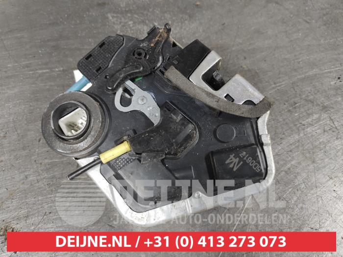 Toyota Rav-4 Deurslot Mechaniek 4Deurs links-achter O573448