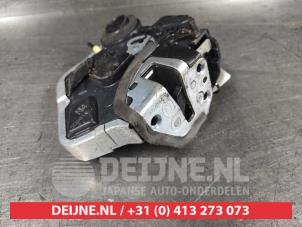 Toyota Rav-4 Deurslot Mechaniek 4Deurs links-achter O573448 foto 2