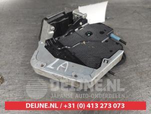Toyota Rav-4 Deurslot Mechaniek 4Deurs links-achter O573448 foto 3