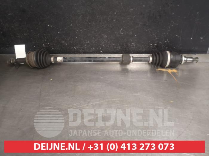 Gebruikte Steekas rechts-voor Toyota Yaris III (P13) 1.33 16V Dual VVT-I Prijs € 35,00 Margeregeling aangeboden door V.Deijne Jap.Auto-onderdelen BV