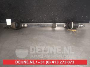 Gebruikte Homokineetas rechts-voor Toyota Yaris III (P13) 1.33 16V Dual VVT-I Prijs € 50,00 Margeregeling aangeboden door V.Deijne Jap.Auto-onderdelen BV