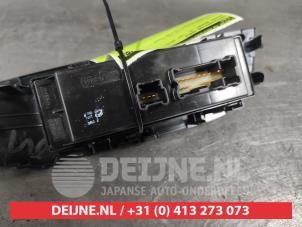 Nissan Qashqai Combischakelaar ramen O573670 foto 2