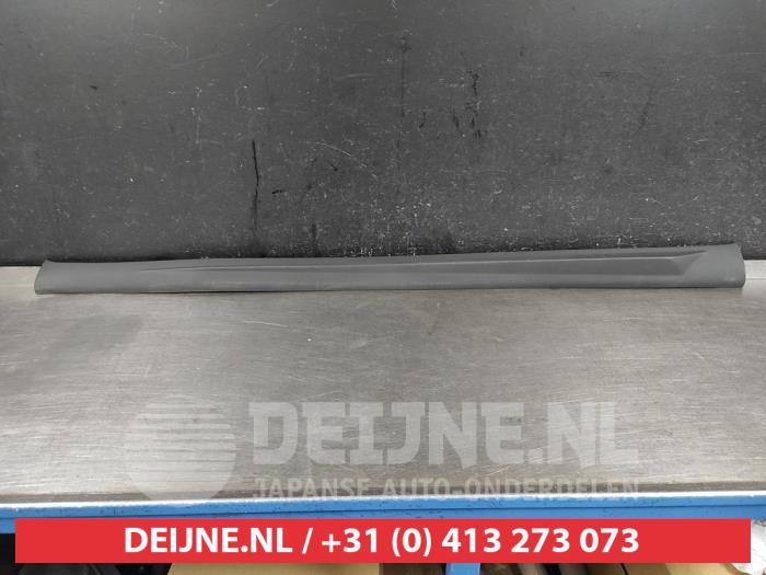 Suzuki Swift Seitenschürze links O573717