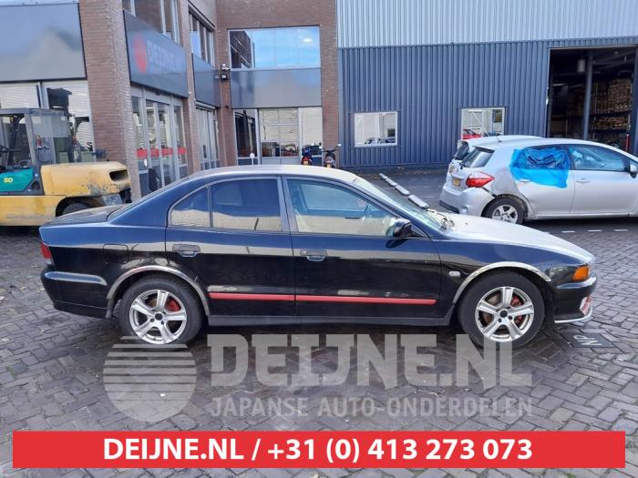 Mitsubishi Galant Driehoeks Ruit rechts-achter O573990