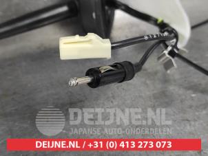 Mitsubishi Space Star Antenna O574896 photo 2