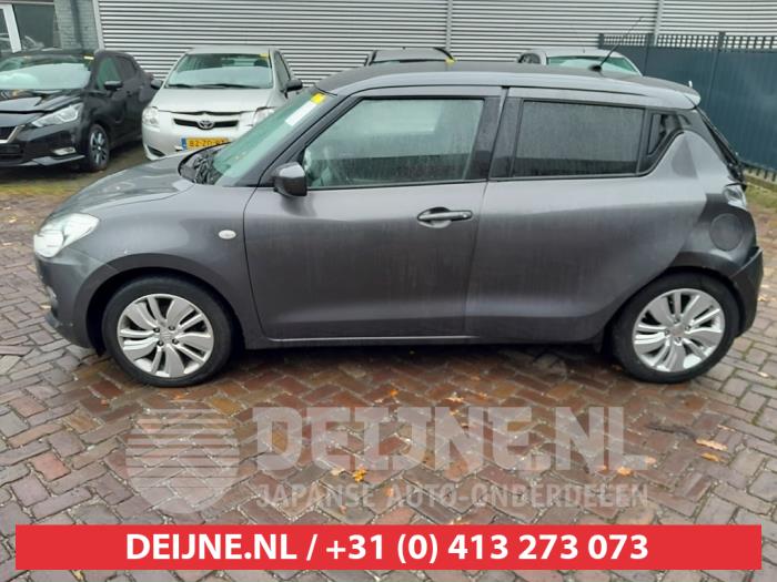 Suzuki Swift Portierruit 4Deurs links-achter O575018