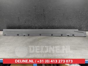 Suzuki Swift Zijskirt links O575490 foto 2