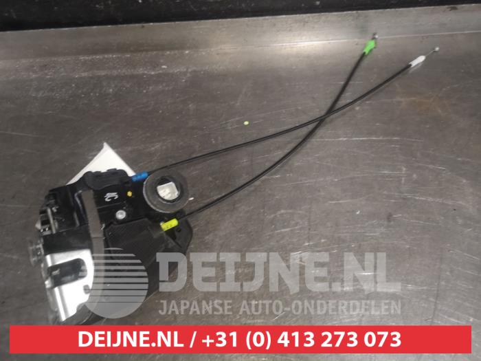 Toyota Auris Deurslot Mechaniek 4Deurs rechts-achter O575650