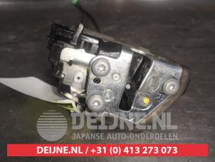Toyota Auris Türschlossmechanik 4-türig rechts hinten O575650 foto 2