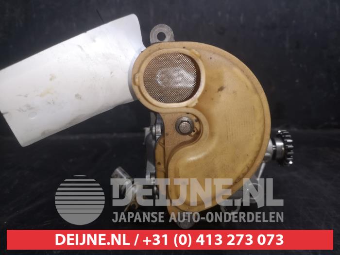 Gebruikte Oliepomp Nissan Micra (K14) 1.0 IG-T 100 Prijs € 50,00 Margeregeling aangeboden door V.Deijne Jap.Auto-onderdelen BV