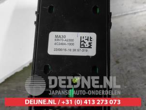 Kia Ceed Combischakelaar ramen O575989 foto 3