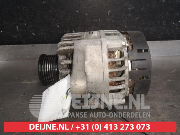 Dynamo van een Suzuki SX4 S-Cross (JY) 1.6 16V DDiS 2014