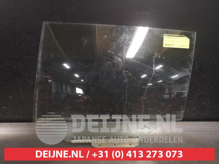 Toyota Avensis Türscheibe 4-türig links hinten O576417