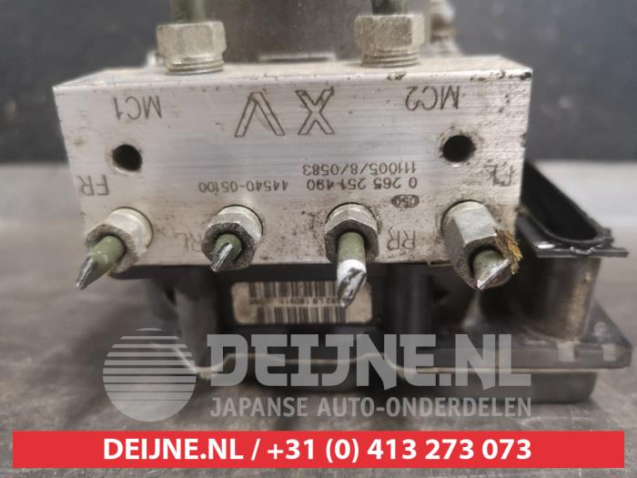 Toyota Avensis ABS Pomp O576427