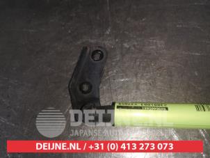 Toyota Avensis Gasdemper links-achter O576441 foto 3