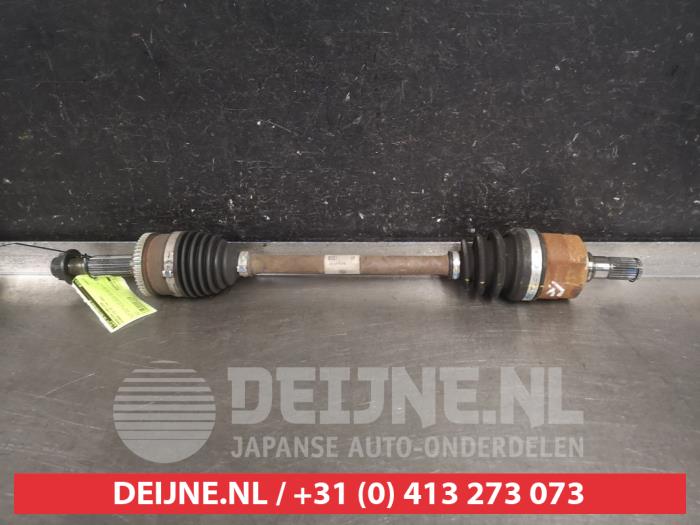 Gebruikte Aandrijfas links-voor Hyundai i10 1.0 12V Prijs € 100,00 Margeregeling aangeboden door V.Deijne Jap.Auto-onderdelen BV