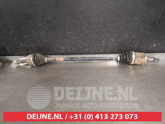 Gebruikte Steekas rechts-voor Nissan Note (E12) 1.2 68 Prijs € 50,00 Margeregeling aangeboden door V.Deijne Jap.Auto-onderdelen BV