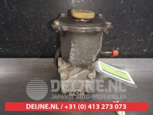 Stuurpomp van een Subaru Forester (SF) 2.0 16V X 2000