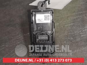 Mazda 3 Parking brake switch O577029 photo 2