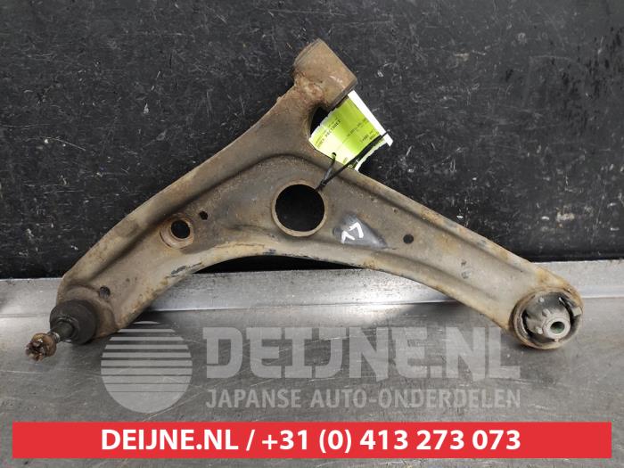 Toyota Yaris Front lower wishbone, left O577886