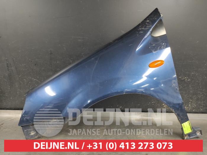 Nissan Almera Tino Front wing, left O578043