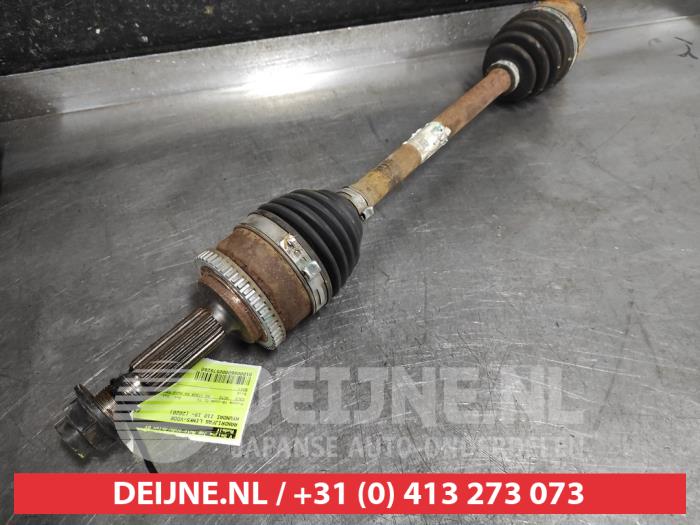 Gebruikte Aandrijfas links-voor Hyundai i10 1.0 12V Prijs € 100,00 Margeregeling aangeboden door V.Deijne Jap.Auto-onderdelen BV