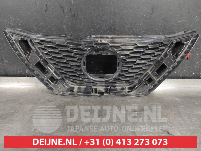 Nissan Qashqai Grille O578406