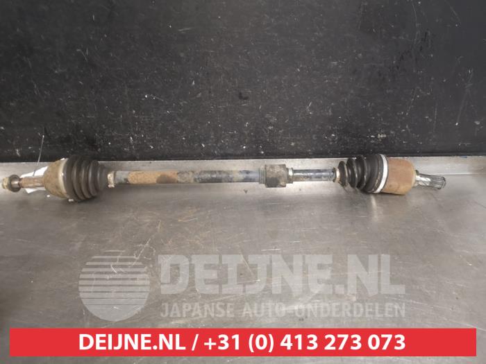 Gebruikte Steekas rechts-voor Nissan Micra (K12) 1.6 16V 160 SR Prijs € 35,00 Margeregeling aangeboden door V.Deijne Jap.Auto-onderdelen BV