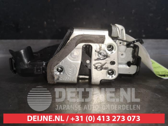 Toyota Verso Deurslot Mechaniek 4Deurs rechts-voor O579971