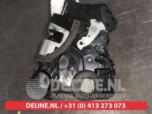 Toyota Verso Deurslot Mechaniek 4Deurs rechts-voor O579971 foto 2