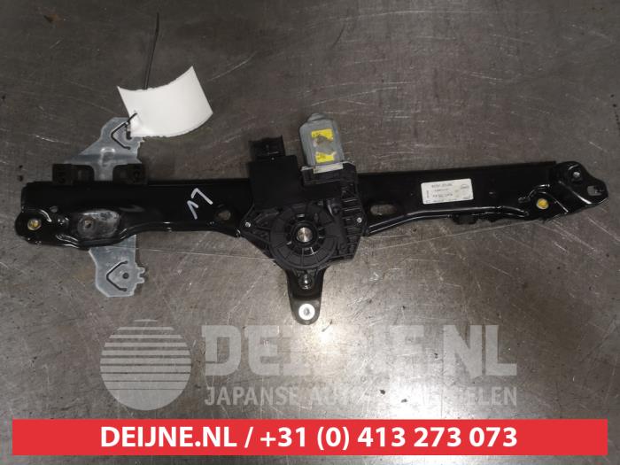 Nissan Pulsar Ruitmechaniek 4Deurs links-voor O580012