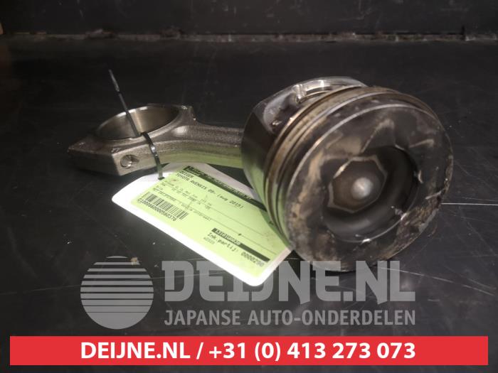 Gebruikte Zuiger Toyota Avensis Wagon (T27) 2.0 16V D-4D Prijs € 50,00 Margeregeling aangeboden door V.Deijne Jap.Auto-onderdelen BV