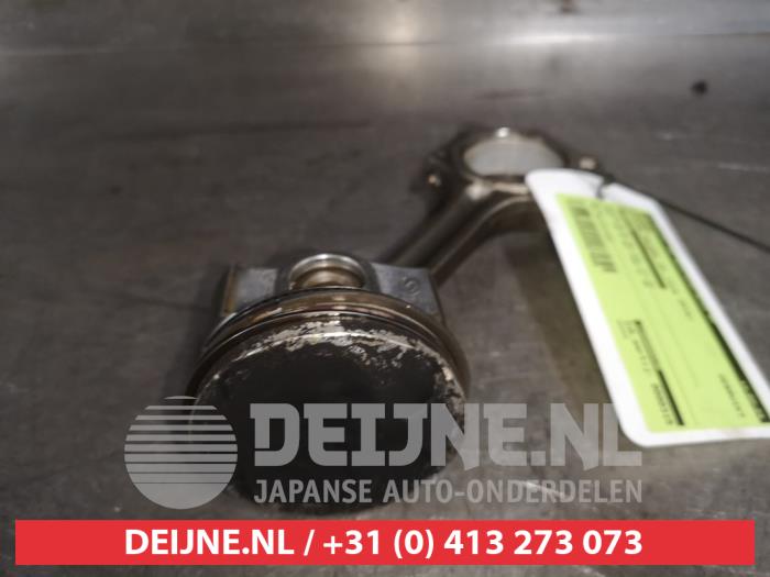 Gebruikte Zuiger Nissan Pulsar (C13) 1.2 DIG-T 16V Prijs € 50,00 Margeregeling aangeboden door V.Deijne Jap.Auto-onderdelen BV