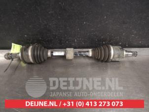 Gebruikte Homokineetas links-voor Suzuki SX4 S-Cross (JY) 1.0 Booster Jet Turbo 12V Prijs € 75,00 Margeregeling aangeboden door V.Deijne Jap.Auto-onderdelen BV