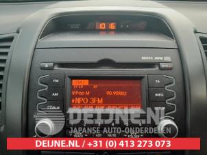 Gebruikte Radio Kia Sorento II (XM) 2.2 CRDi 16V VGT 4x4 Prijs op aanvraag aangeboden door V.Deijne Jap.Auto-onderdelen BV