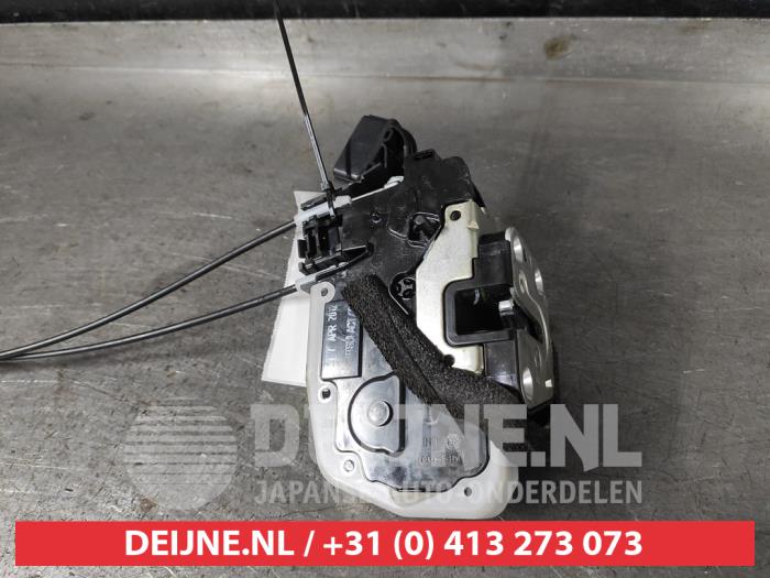 Nissan Micra Deurslot Mechaniek 4Deurs links-achter O581041