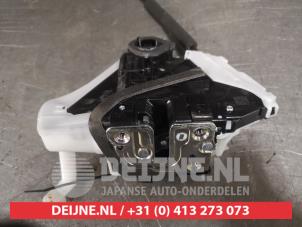 Nissan Juke Door lock mechanism 4-door, front left O581316 photo 2