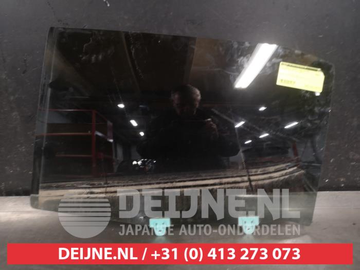 Nissan Juke Türscheibe 4-türig links hinten O581319