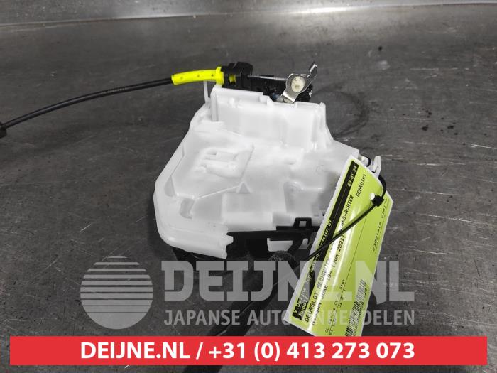 Nissan Juke Rear door lock mechanism 4-door, left O581320